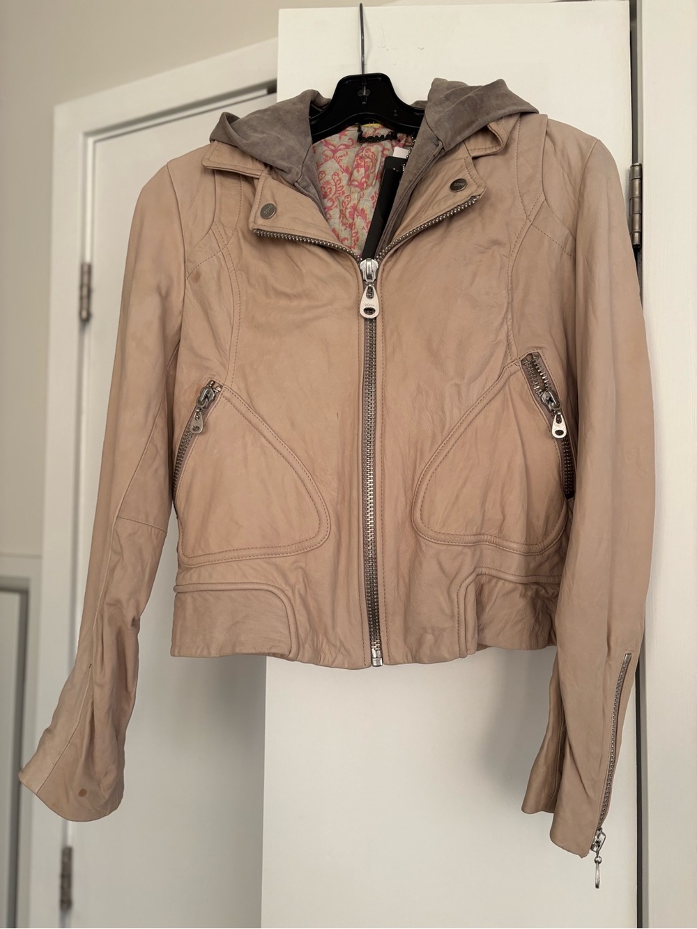 Doma Beige Leather Jacket with Zipper Details